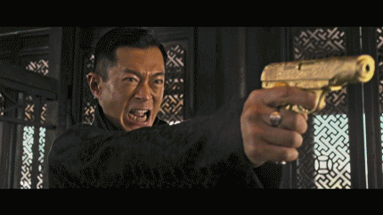 吴京饰演的张亦为救少帅古天乐硬闯普城,保卫团团队轮番阻拦,但依次被