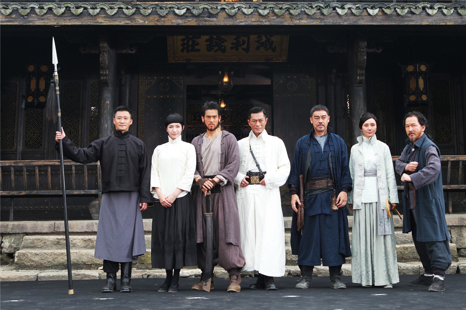 《危城》由洪金宝担任动作导演,武术演员吴京出演,打戏酣畅淋漓,一言